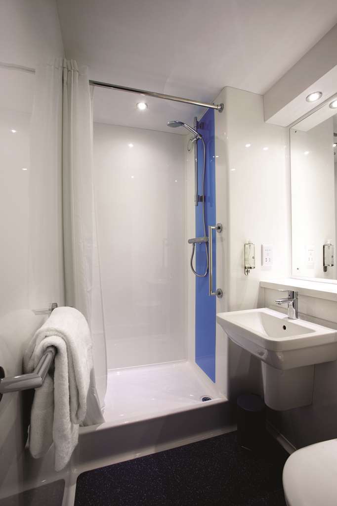 Travelodge Τσέλτενχαμ Δωμάτιο φωτογραφία