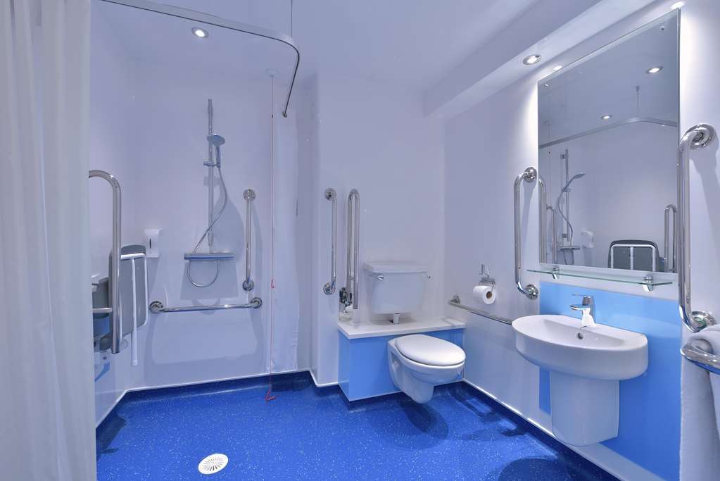 Travelodge Τσέλτενχαμ Δωμάτιο φωτογραφία