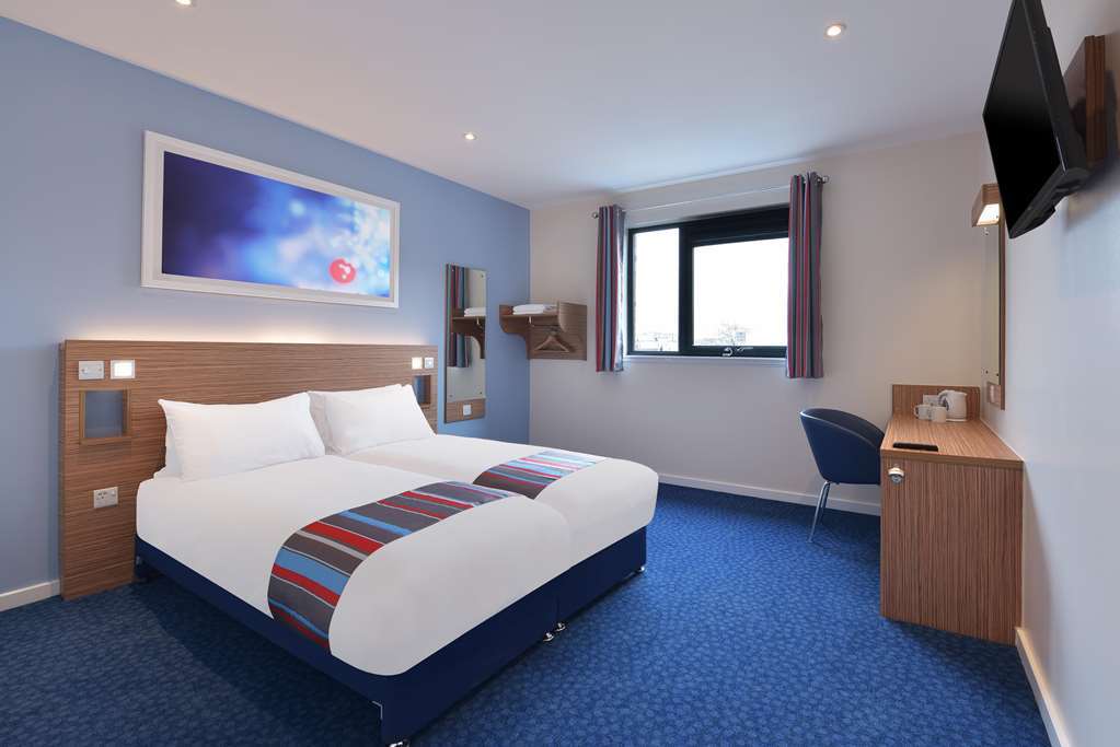 Travelodge Τσέλτενχαμ Δωμάτιο φωτογραφία