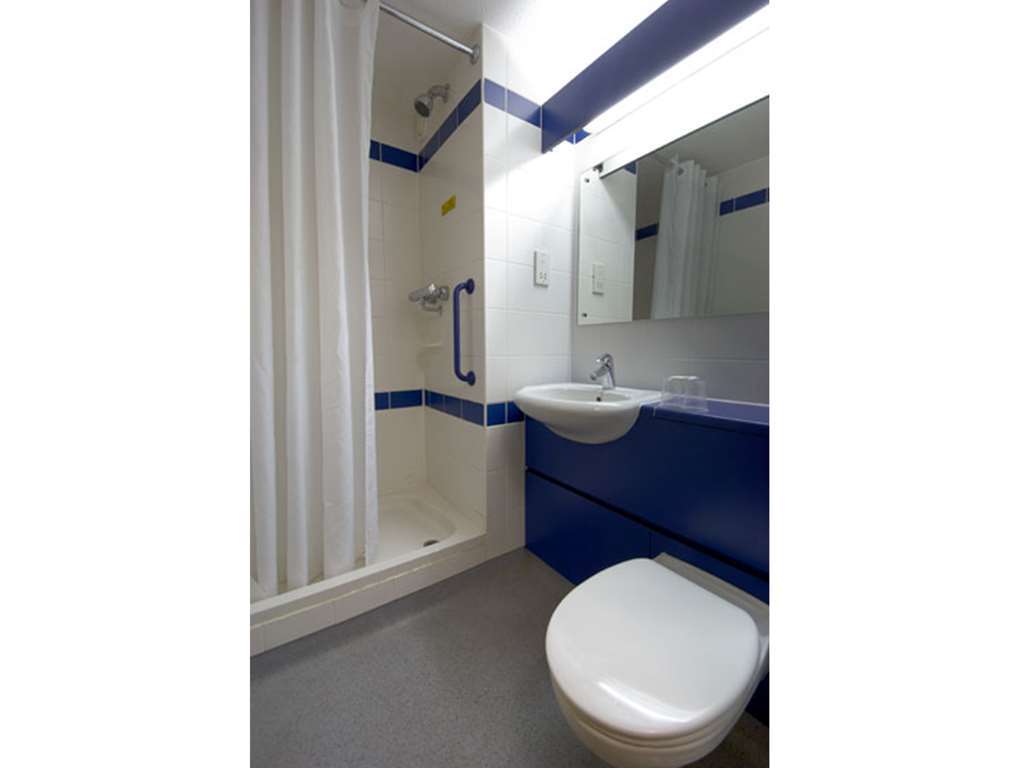Travelodge Τσέλτενχαμ Δωμάτιο φωτογραφία