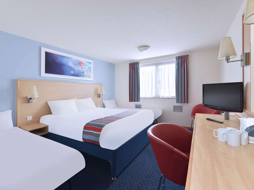 Travelodge Τσέλτενχαμ Δωμάτιο φωτογραφία